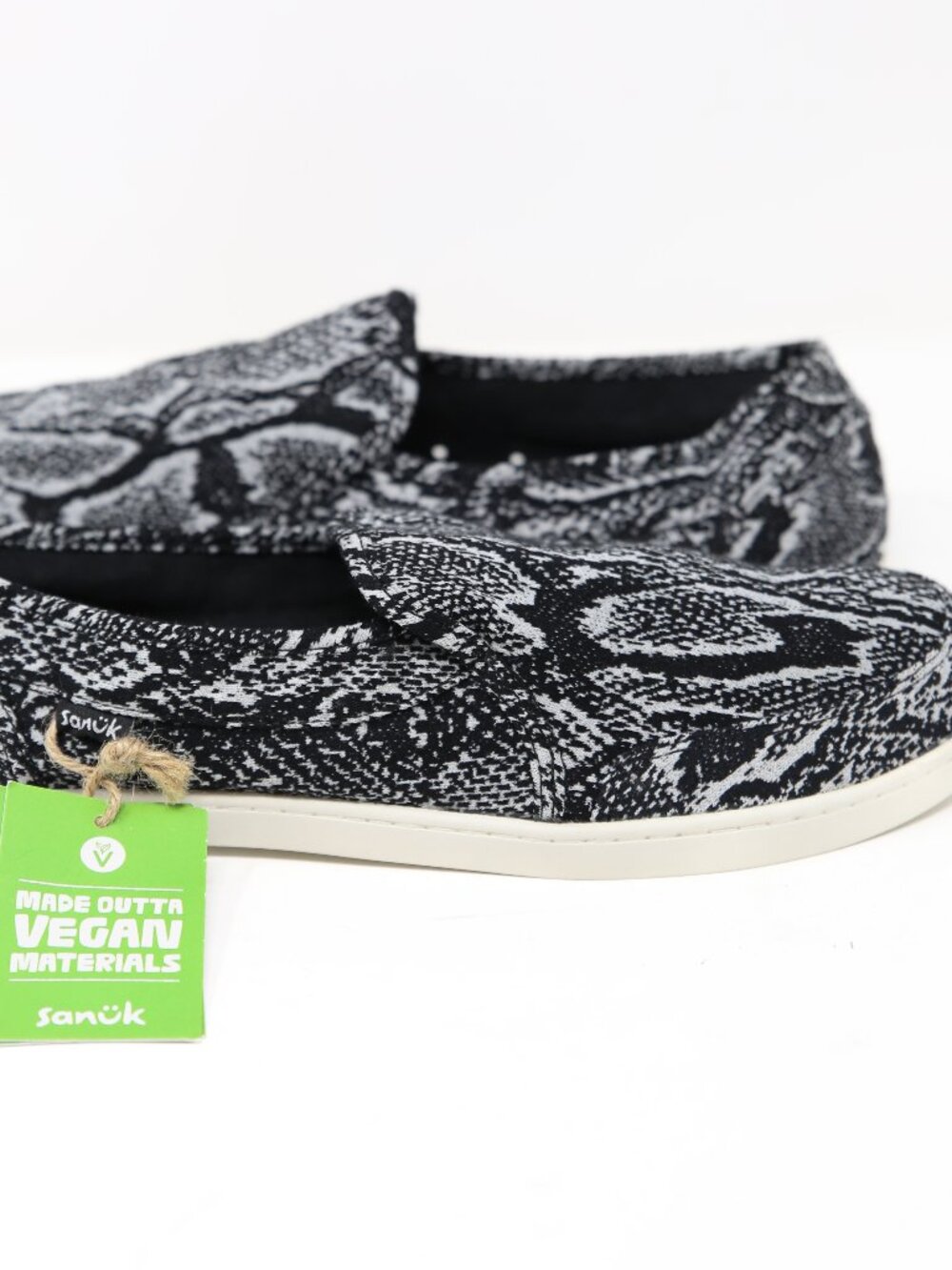 NWT! Sanuk Women’s W Pair O Dice Loafers Slip On Shoes Size 9.5 Snake Print NEW